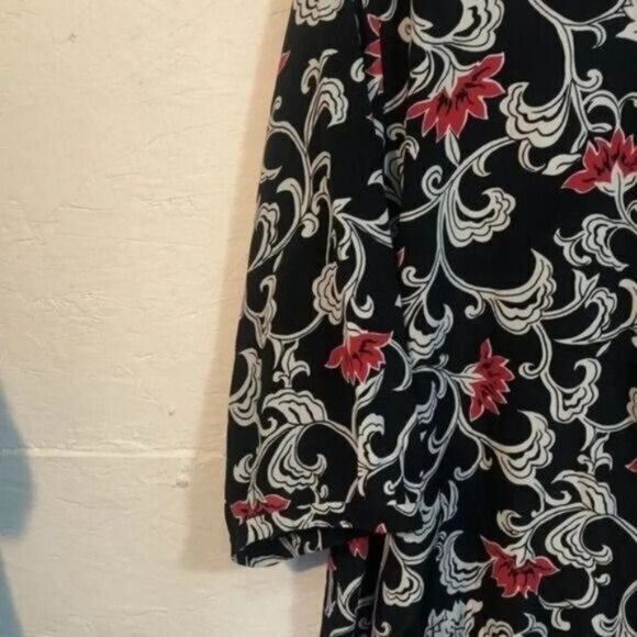 Alfred Dunner Floral Print Top Size 18 Button Down Black Red White - Picture 9 of 9
